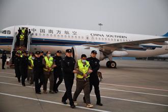 首批200名緬甸妙瓦底詐騙嫌犯押解遣返大陸 後續尚有800多名