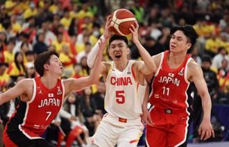 篮球》陆男篮主场100：58战胜日本 获晋级亚洲杯正赛资格