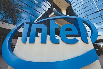 英特尔传分家 股价喷涨16％