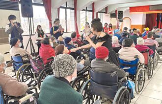 蔡衍明公益演唱會 爺奶如癡如醉