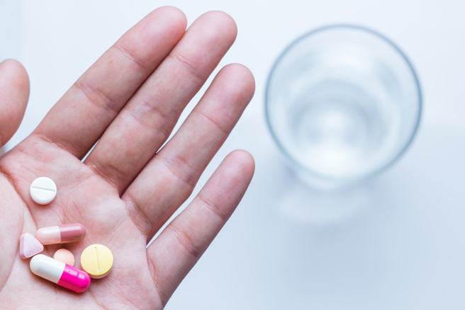 醫師指出，普拿疼成分是乙醯胺酚，由肝臟代謝，要小心的是傷肝不是傷腎。（示意圖：Shutterstock／達志）