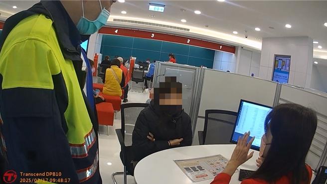 李女误信诈骗集团投资稳赚不赔，险喷15万元，在员警与行员解说下打消匯款，保住血汗钱。（警方提供／叶静美彰化传真）
