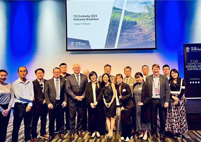 农业部与澳洲农渔林业部19日在澳洲布里斯本举办「第19届台澳农业合作会议」，本着双方长久合作的内涵，除交流农业优先政策、顺畅市场进入产品，以及延续因应气候变迁之农业技术合作。（农业部提供）