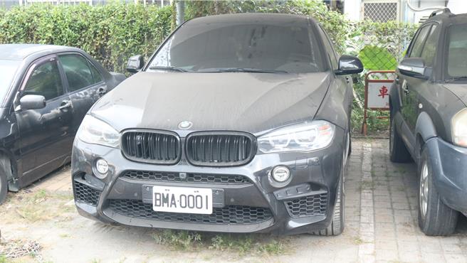 行政执行署屏东分署将于26日拍卖1辆BMW X6，目前车辆停放在内埔警分局，将于25日下午3时至4时开放观览，逾时不候。（行政执行署屏东分署提供／谢佳潾屏东传真）