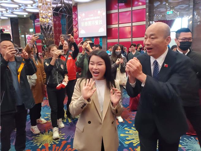 立法院长韩国瑜（右一）出席国民党云林县党部新春团拜餐叙。（周丽兰摄）