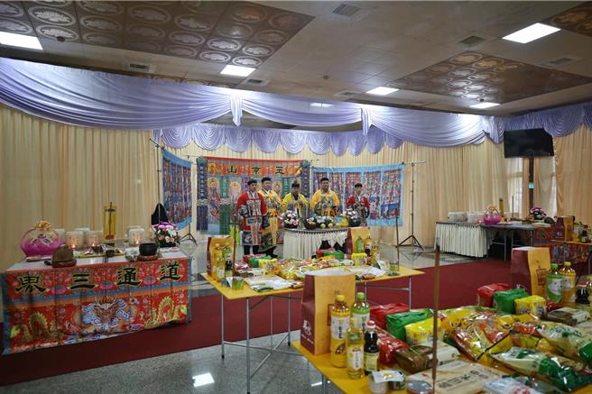 今(20日)市府特别为21位无主荣民举行安祀超渡法会。（翻摄自民政处脸书／吕妍庭嘉义传真）