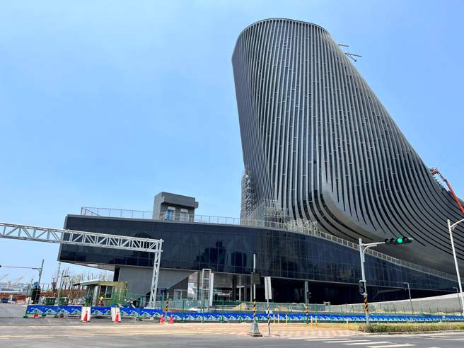 黄线Y15站开发案，与高雄港旅运中心间立体连通系统，预计引入3,000个就业机会。(图/信义房屋 提供)