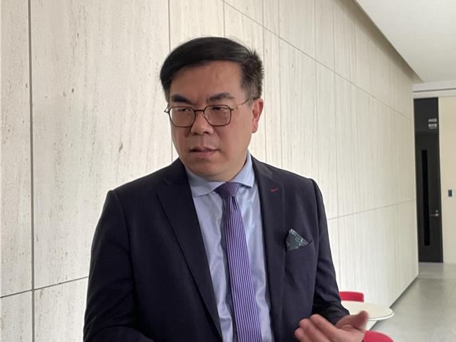 环境部长彭启明今下午出席「气候变迁与基础设施韧性：台湾半导体产业资源使用分析报告发表会」。（蔡佩珈摄）