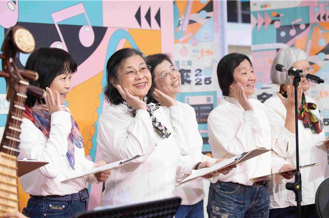 嘉义市卫生局举办「第3届全嘉乐起来勇壮乐团招募」活动，开放50岁以上民眾报名学乐器。（嘉义市政府提供／吕妍庭嘉义传真）