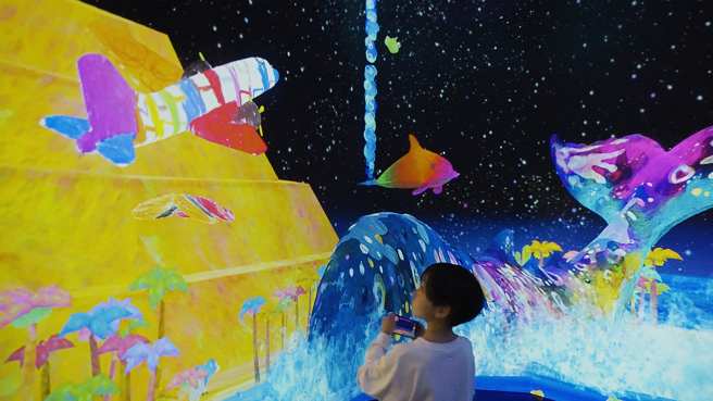 teamLab《彩绘环世界》打造互动性十足的互动体验。(照片/teamLab提供)