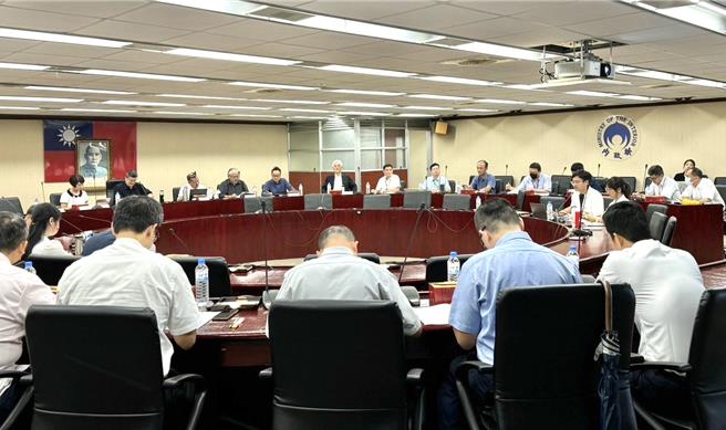 内政部20日部务会报安排综合规划司报告「警消勤务安全促进与事件调查会(下称勤安会)113年执行成果及114年规划办理情形」。（内政部提供／游念育台北传真）