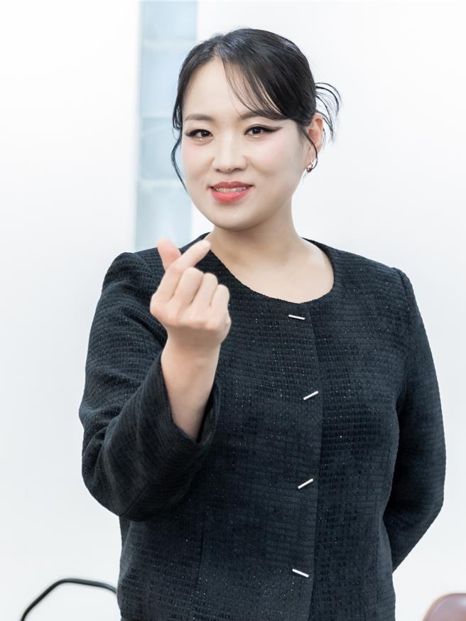 郑智善酒量超好，高粱一整瓶都不会醉。（大浩娱乐行销股份有限公司提供）