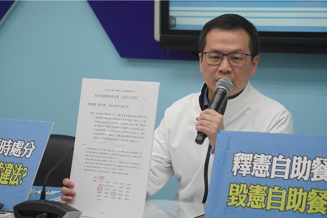 国民党团下午随即开记者会批民进党长期将大法官当作后花园、小厨房、禁卫军，会提出释宪完全不令人意外。（张睿廷摄）