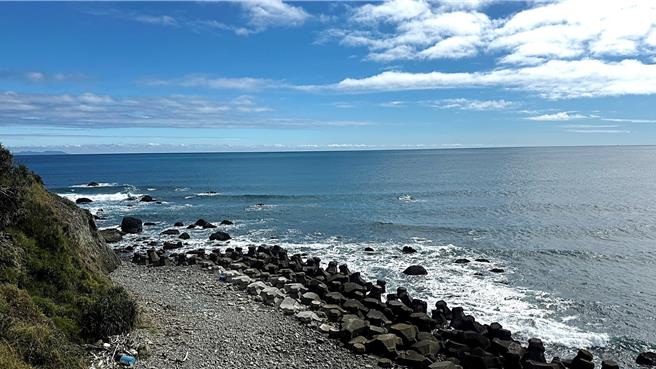 編號1130勇鷹高教機於本月15日失事墜海，目前空軍已完成機骸定位，打撈作業也順利完成招標，將盡速展開打撈。（民眾提供／蕭嘉蕙台東傳真）