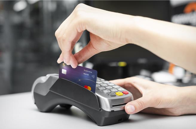 刷卡示意图(图／兆丰银提供)