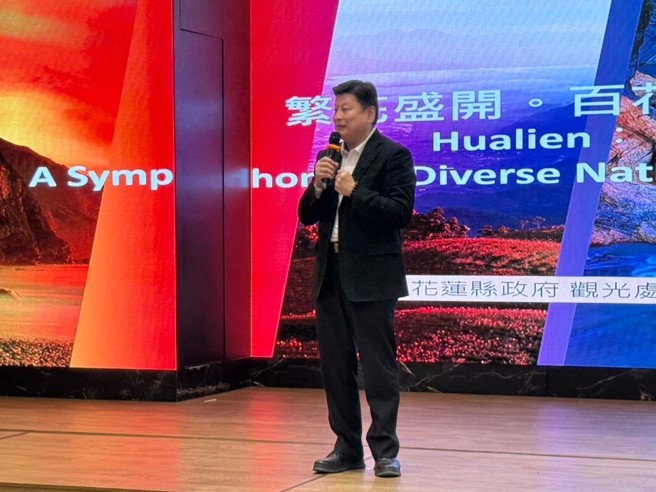 傅崑萁表示，趁这次国际航线开通，希望引进观光人潮，大力提振花莲经济，同时为台湾观光产业加油。(戴志扬翻摄)