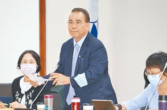 北檢查出前立委廖國棟（中）涉施壓水利署官員，藉此向綠能業者索賄500萬元。（本報資料照片）