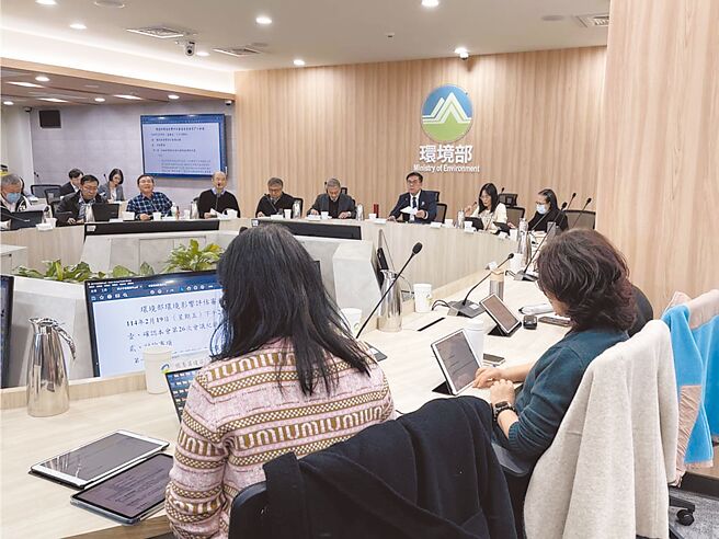 高雄市政府擇定白埔農場設置88公頃的「白埔產業園區」，19日通過環評大會審查。（蔡佩珈攝）