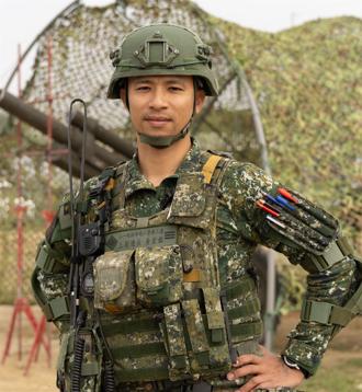 21炮营教练射击团结合作 发挥炮兵专业职能