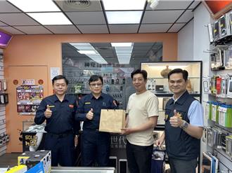 暖心店員救一命！高雄婦人險被「假費玉清」騙光積蓄