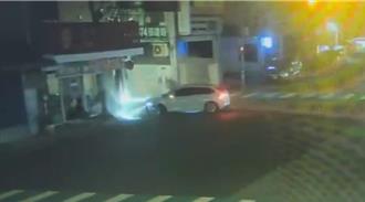 疑似精神不濟釀禍 男子駕車直「撞」火鍋店