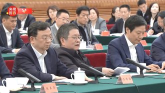 習近平坐對面 陸晶片首富「半躺發言」掀熱議 驚人背景曝