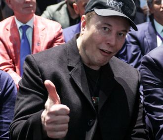 敢管馬斯克寶貝特斯拉汽車 美效率部對它下重手了