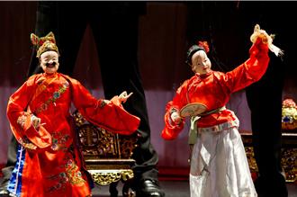 苗縣百年傀儡戲熱鬧登場 親子共賞體驗傳統藝術之美