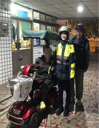 彰化阿嬷迷路警暖心护送返家  隔日送蛋糕致谢