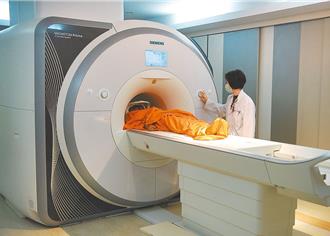 開放診所拍磁振造影、電腦斷層？放射師、醫界看法兩極