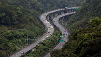 全台7處快速公路「大貨車速限調降」 4／1起實施