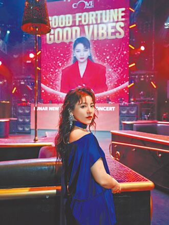 丁噹隔7年赴菲開唱 夯到老闆搶合照