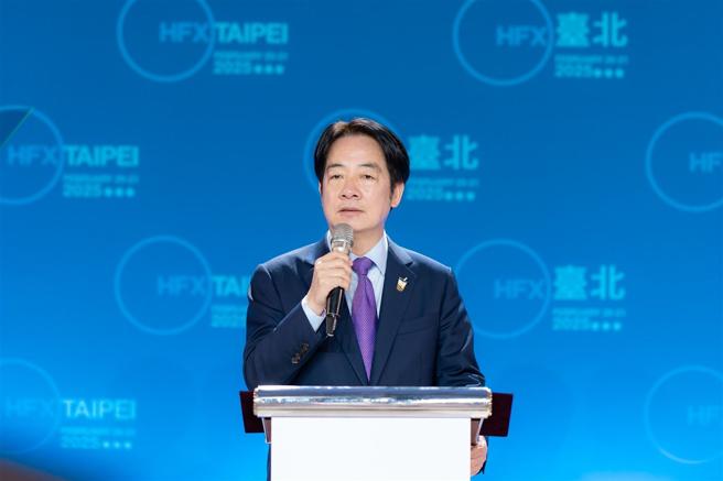  賴總統出席2025「哈利法克斯臺北論壇」開幕式，呼籲民主陣營團結打造全球「非紅供應鏈」。（總統府提供）