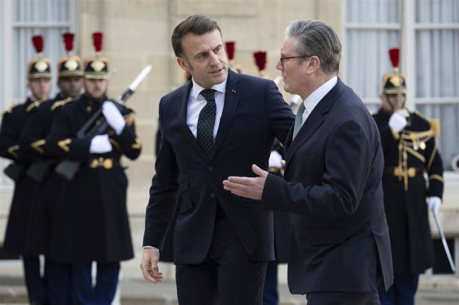  馬克宏（左）與施凱爾將訪美，料與川普討論派遣「安全保障部隊」事宜。
（達志影像／美聯社資料照片）