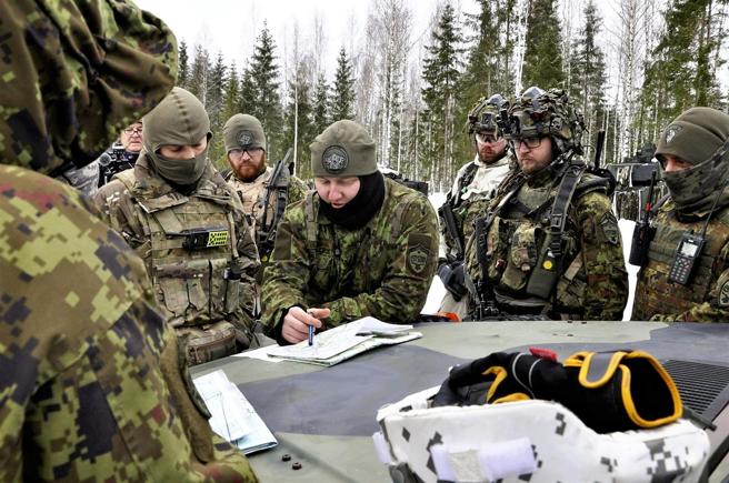  愛沙尼亞積極強化國防能力，與北約盟友攜手確保區域安全。圖為北約部隊日前在愛沙尼亞聯演。（達志影像／美聯社資料照片）