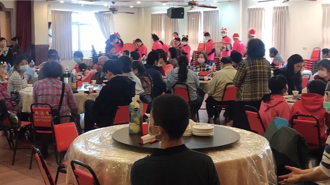 头份家庭教会波阿斯慈爱事工自2009年成立以来，从援助一个家庭起步，现已资助50个家庭、近150人，并提供长期与急难救助，成为弱势家庭的重要支柱，展现教会关怀社会的力量。（波阿斯爱事工提供／吕丽甄苗栗传真）