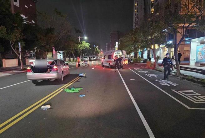 高雄凤山区17日晚间8时左右发生死亡车祸。（民眾提供）
