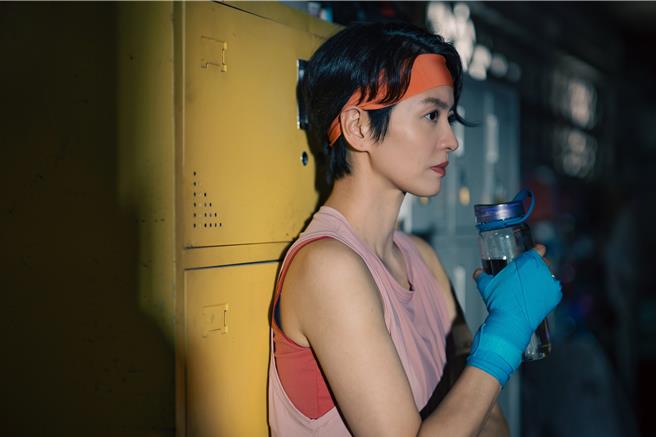 梁詠琪為電影《臨時決鬥》接受一個月的泰拳特訓。（華映提供）