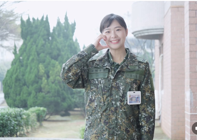 现任269旅连辅导长的吴偲语。（取自IG）