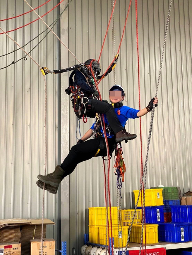 許姓女義消平時參與各種搜索訓練，也曾協助救援高雄氣爆、明揚大火等大型災害現場。（讀者提供／洪靖宜高雄傳真）