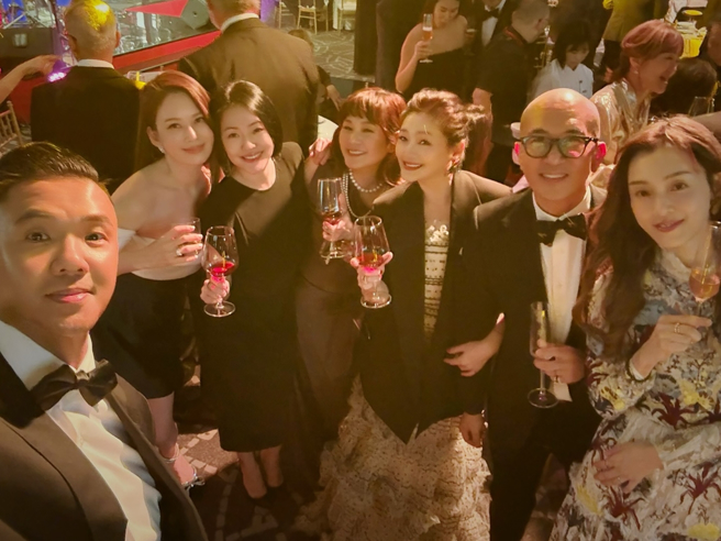 陈建州（左1）、范玮琪（右1）、大S（右3）等人上月在王伟忠女儿归寧宴上相见。（图／翻摄自blackielovelife IG）