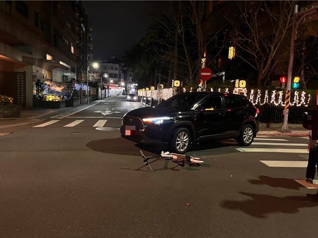 男子酒后骑乘电动滑板车发生车祸。(翻摄照片／林郁平台北传真）