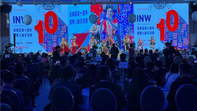 全球最大商务引荐平台BNI的高屏区今（21）日在高雄启动第10届「国际人脉交流周（INW）」，聚集千名会员。（柯宗纬摄）