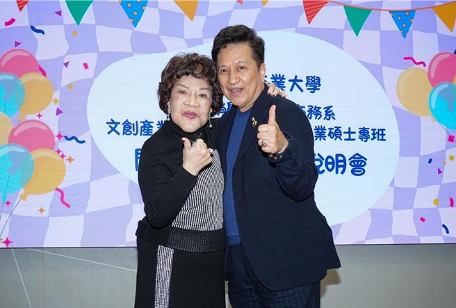 阿姑、李朝永出席台北商業大學「文創產業國際行銷經營管理產業碩士專班」開課。（羅永銘攝）