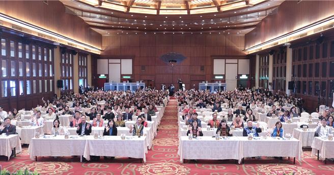 原民会21日举办「2025年世界母语日－原住民族语言薪传奖颁奖典礼」。（原民会提供／林良齐台北传真）