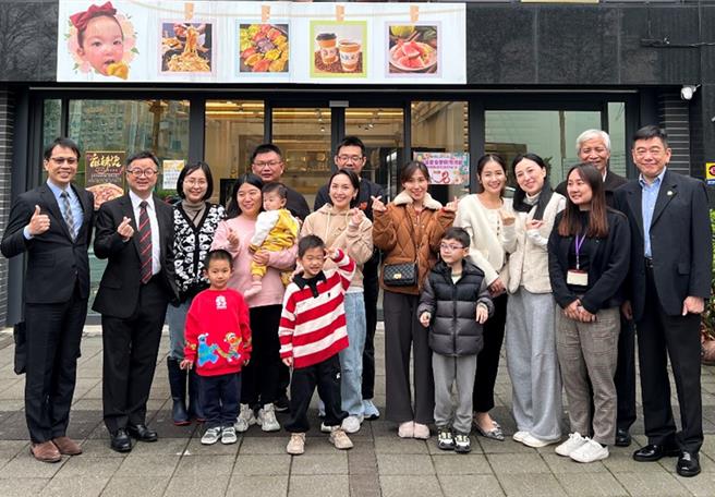 海基会21日在陆配网红经营的餐厅举办「关怀两岸婚姻家庭春节活动」。（海基会提供／朱绍圣台北传真）