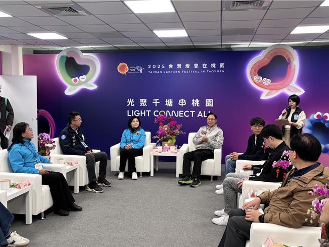 2025台湾灯会在桃园进入倒数，21日云林县长张丽善率领团及北港朝天宫，约 50人来访，并进行双方城市交流。（廖姮玥摄）