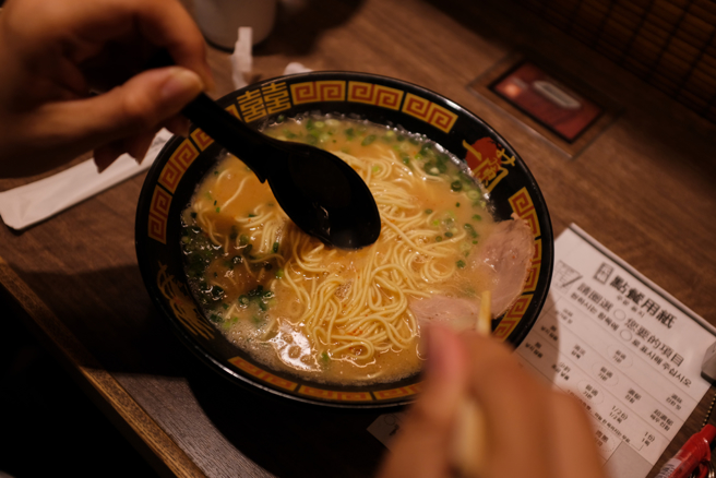 日本物价飙涨导致拉麵售价突破1000日圆，不少店家为了吸引日本客人推出无配料版本，引起讨论。（示意图：shutterstock／达志）