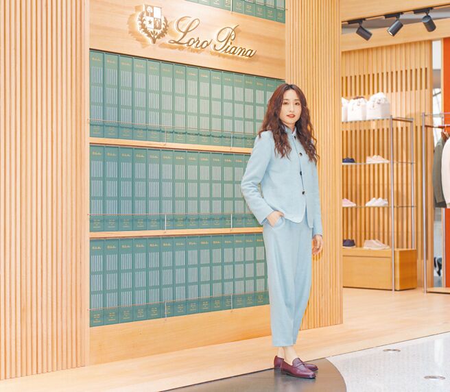 柯佳嬿着以军服为灵感的Spagna外套，满意说圆梦了。（吴松翰摄）