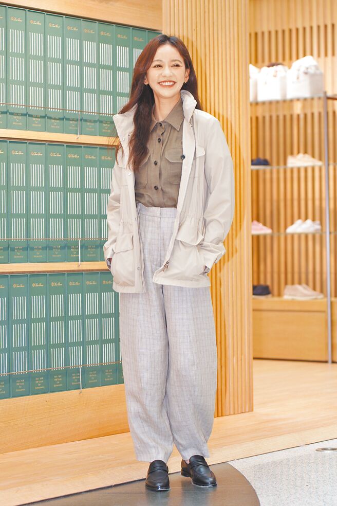 好久不见的陈意涵现身媒体前，透露喜欢上Traveller外套，觉得与自己性格相符。（吴松翰摄）